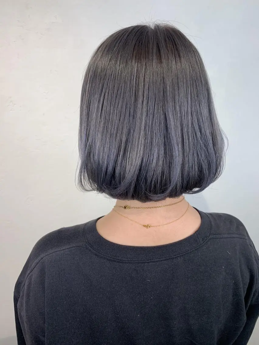 ミディアム ボブ 斜めバング 外国人風カラー 伸ばしかけ レイヤーカット ＿WHITE鳳店 アンダーバーホワイトのヘアスタイル
