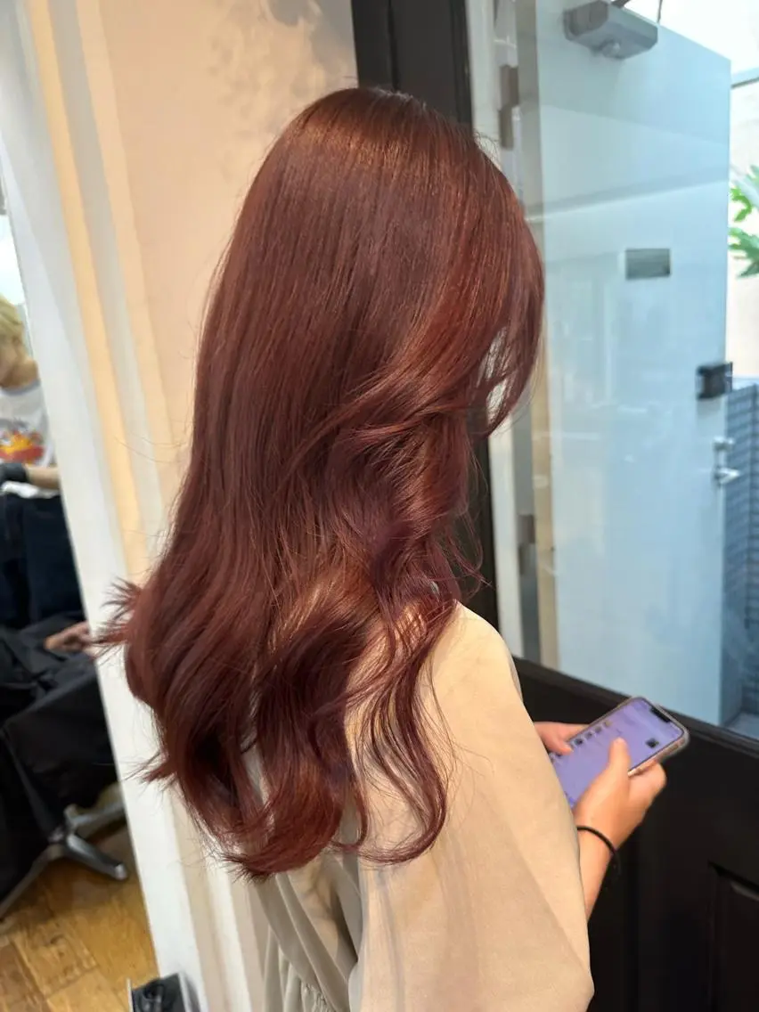 ロング カラー カシス レッドカラー Airi 韓国y2k ハイレイヤーのヘアスタイル