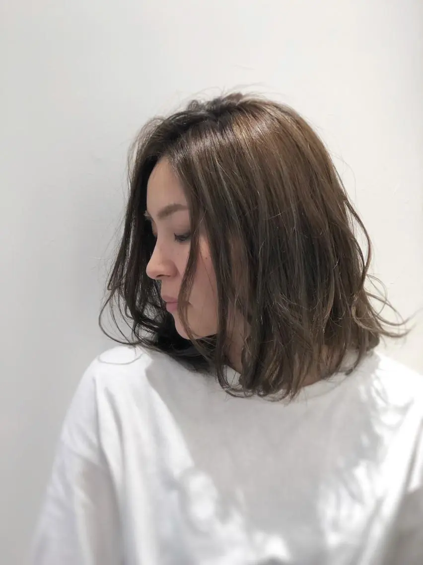 ショート カラー ベージュカラー ハイライトカラー ミルキーベージュ ハイライト カット ヘアカラー トリートメント 秋山 幸太のヘアスタイル