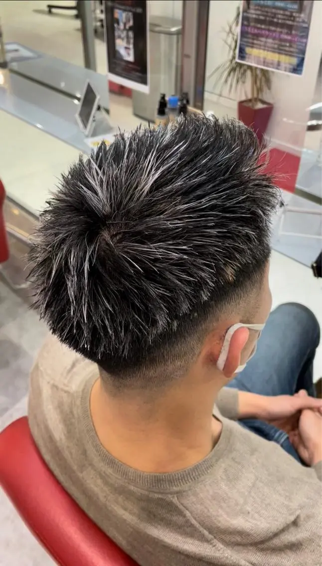カラー メンズ メンズハイライト ハイライトカラー Merlyosaka 早川未来のヘアスタイル