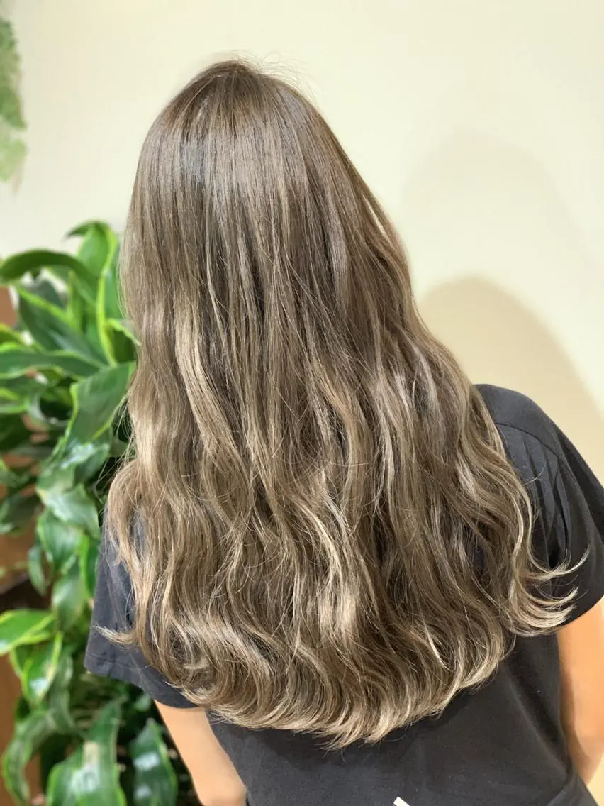 ロング カラー ハイライトカラー ハイライト ハイトーン得意😍 Lumiereのヘアスタイル