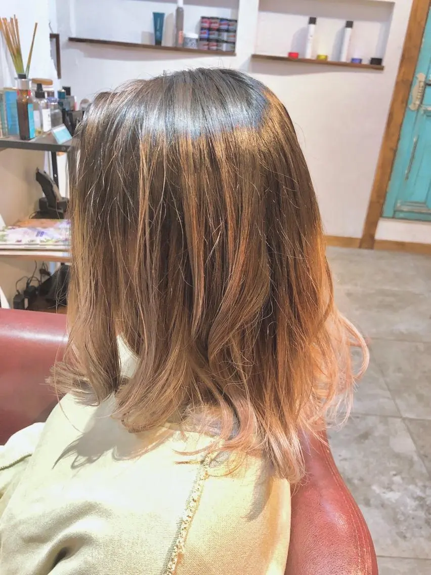 ミディアム カラー アッシュ バレイヤージュ ピンクカラー ピンクアッシュ レイヤーカット カット ヘアカラー Hair salon The  hiveのヘアスタイル
