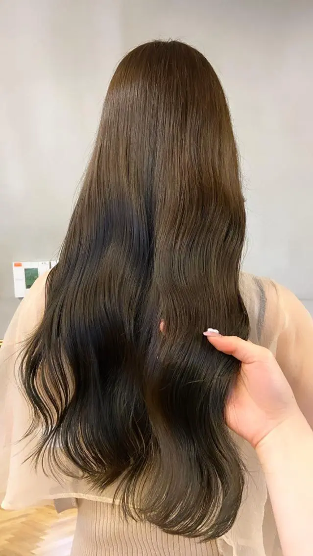 ロング カラー ベージュカラー オリーブベージュ ヘアカラー トリートメント mana/ブリーチ なし/ベージュ/暖色のヘアスタイル