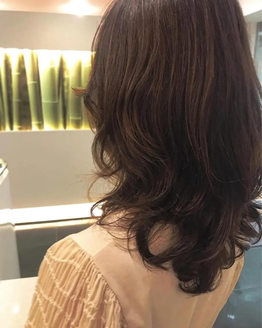 ロング カラー パーマ レイヤーカット チーフデザイナー 若林　麻衣のヘアスタイル