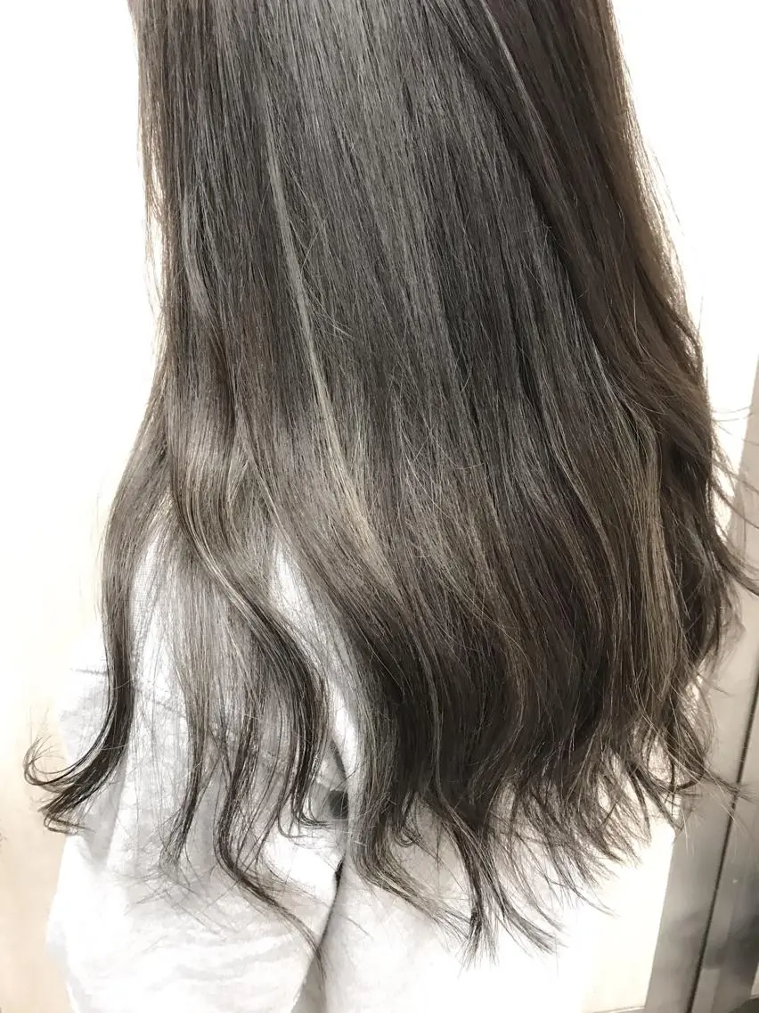 セミロング カラー ハイライトカラー ハイライト ヘアカラー BOX mico.のヘアスタイル