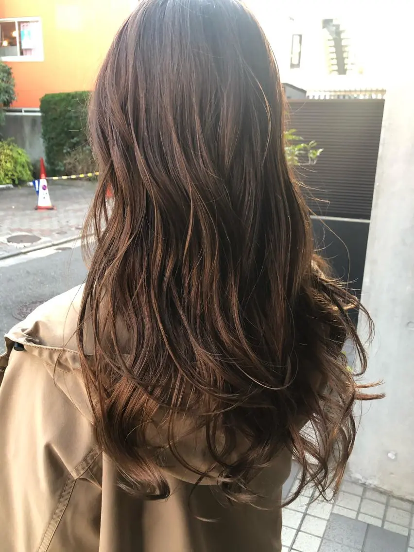 ロング カラー バレイヤージュ グラデーションカラー グレージュ レイヤーカット ミヤギ リュウキのヘアスタイル