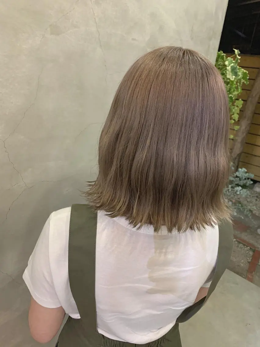 ミディアム カラー wakana/ 柔らかベージュカラーのヘアスタイル