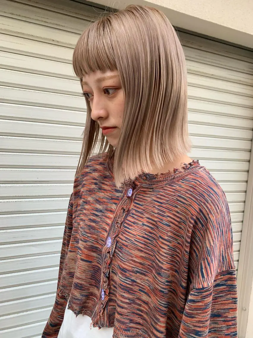 セミロング カラー ブリーチカラーが人気 onnuのヘアスタイル