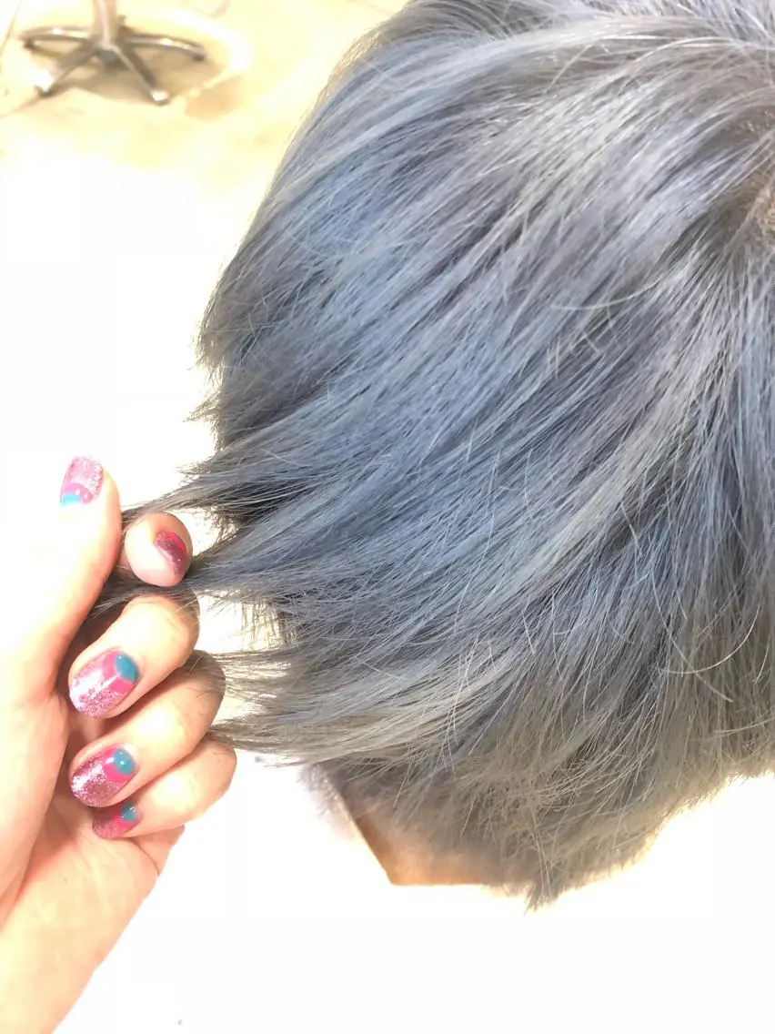 ショート アッシュ アッシュグレー ヘアカラー トリートメント 松佐 ゆかりのヘアスタイル