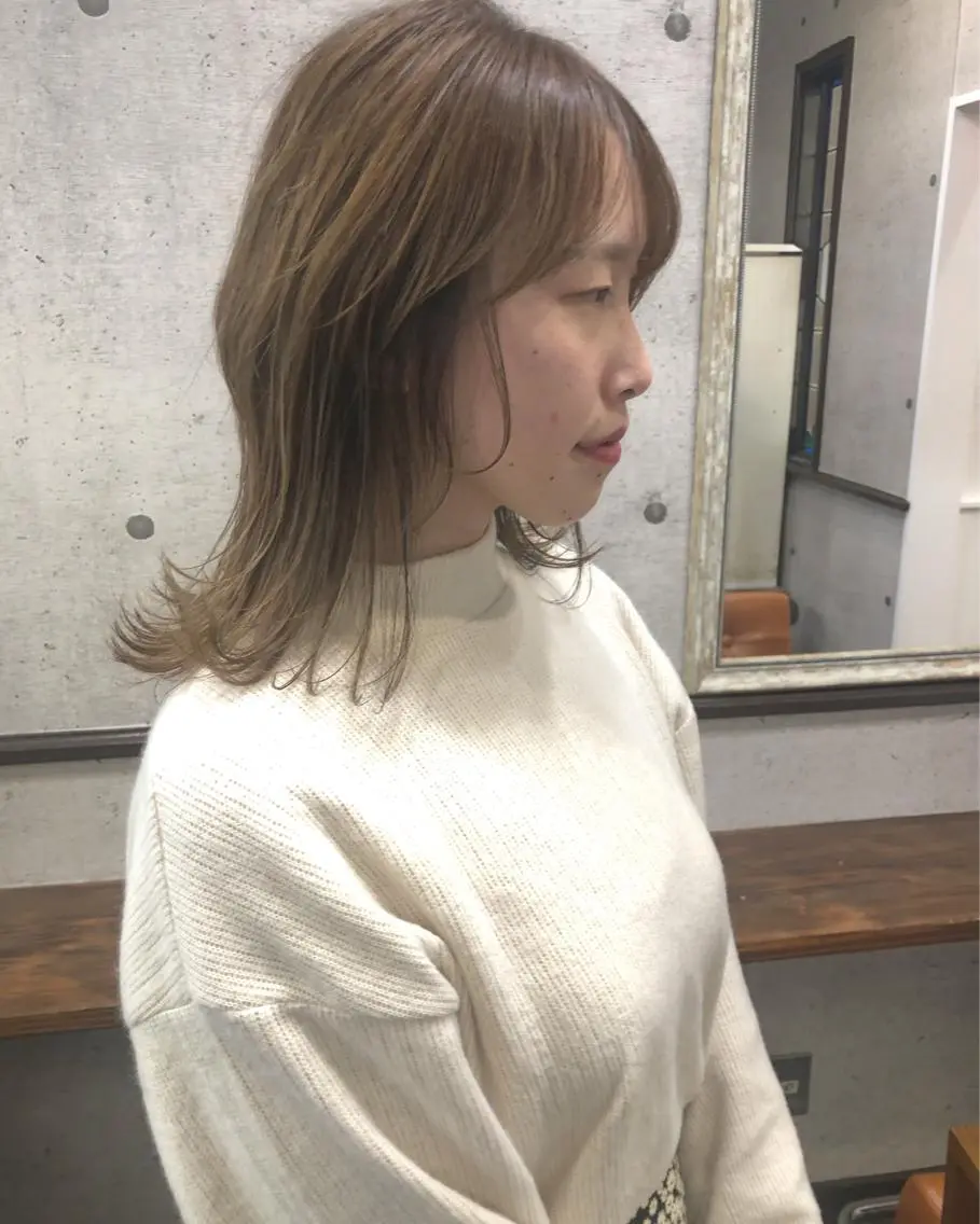 セミロング カラー アッシュ ハイトーンカラー カット ヘアカラー 江原 彩華のヘアスタイル