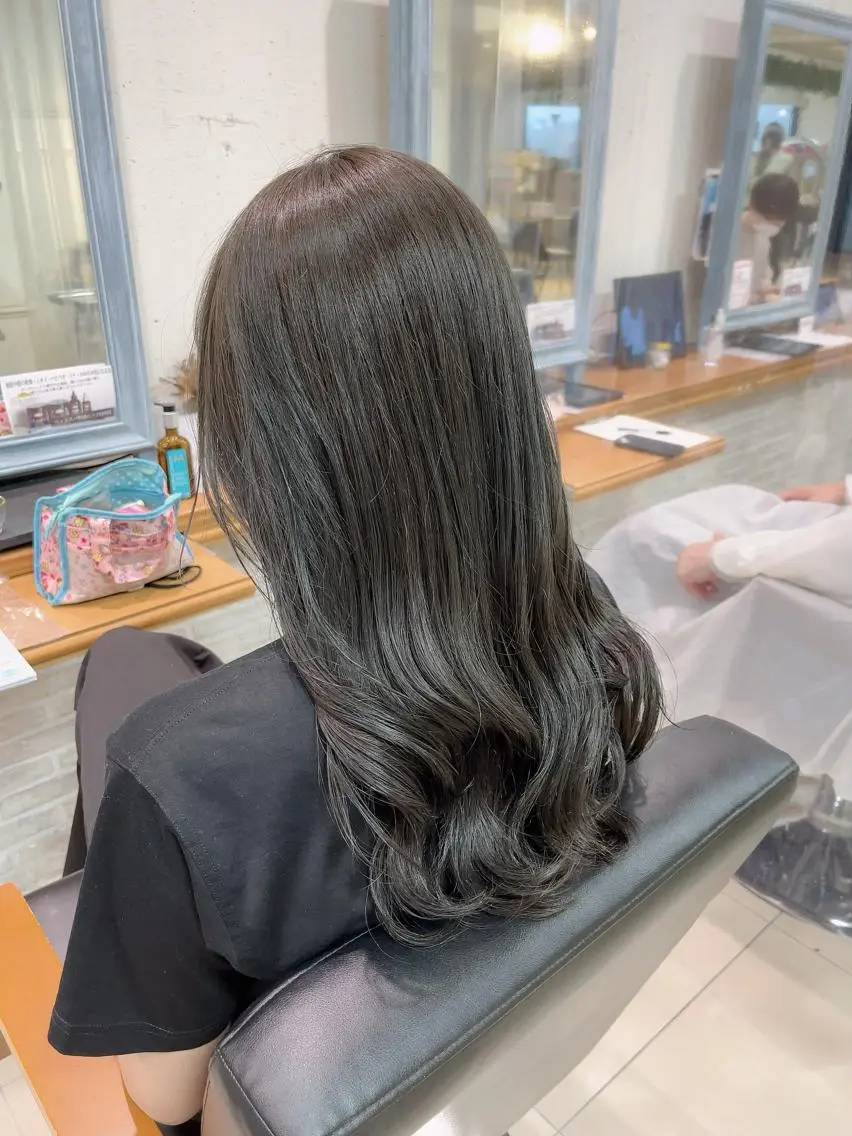 ロング カラー 透明感ハイトーン🦄 キラ🌈のヘアスタイル