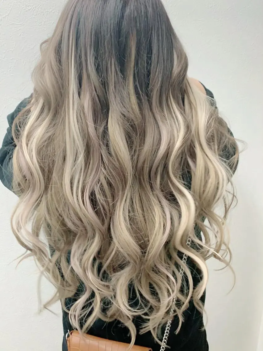 ロング カラー シールエクステ グラデーションカラー イルミナカラー メッシュ エクステ ヤナ マネージャーのヘアスタイル
