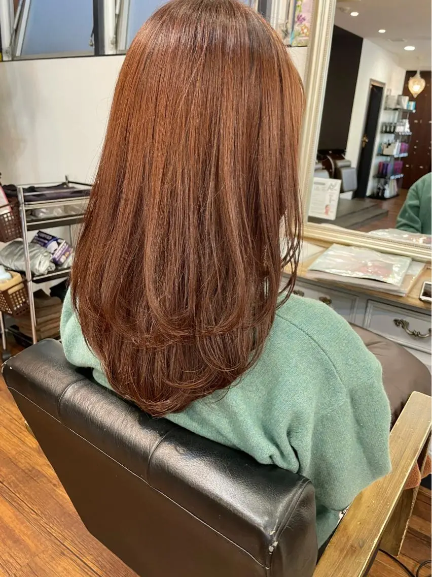 セミロング レイヤーカット レイヤーカット、 大人可愛い　中村美羅のヘアスタイル
