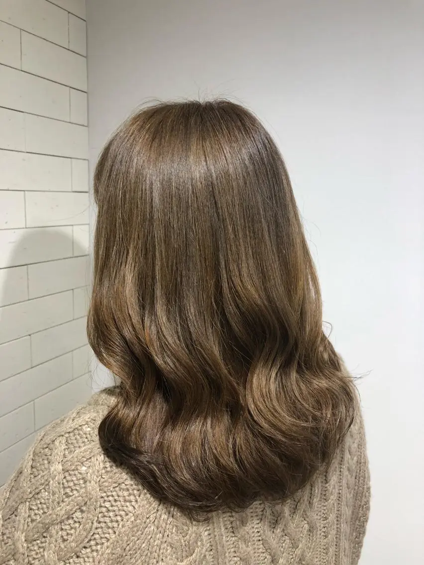 セミロング ヘアカラー ニイムラ ミキのヘアスタイル