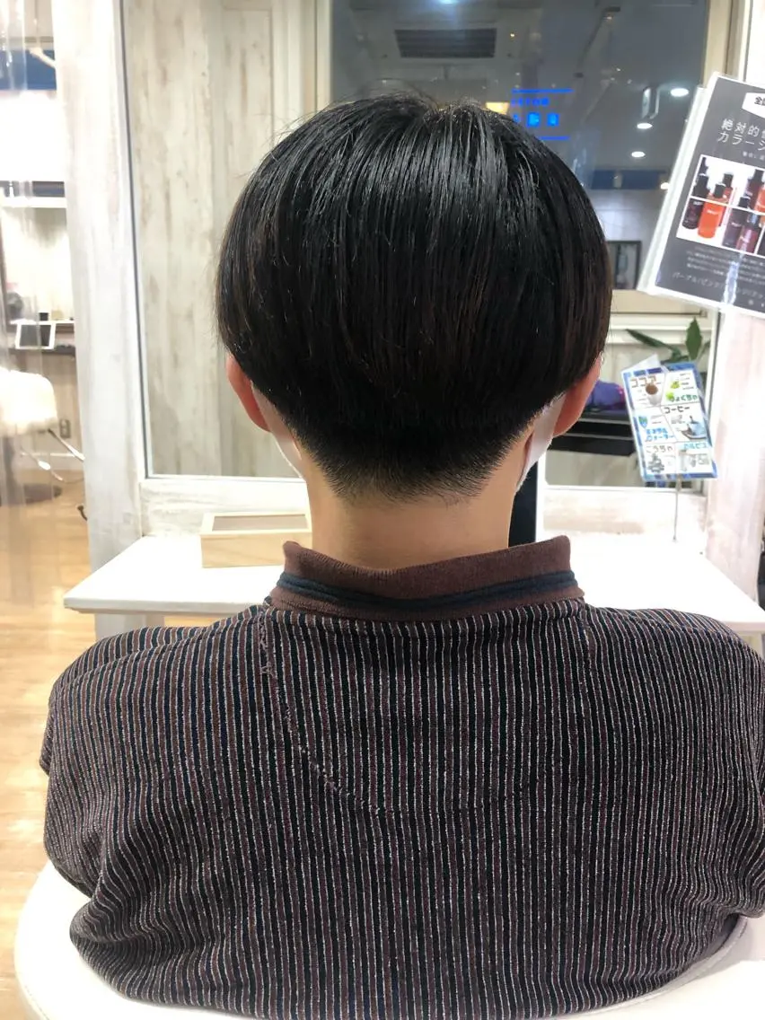 メンズ white.梅田 デザインカラー🦄のヘアスタイル