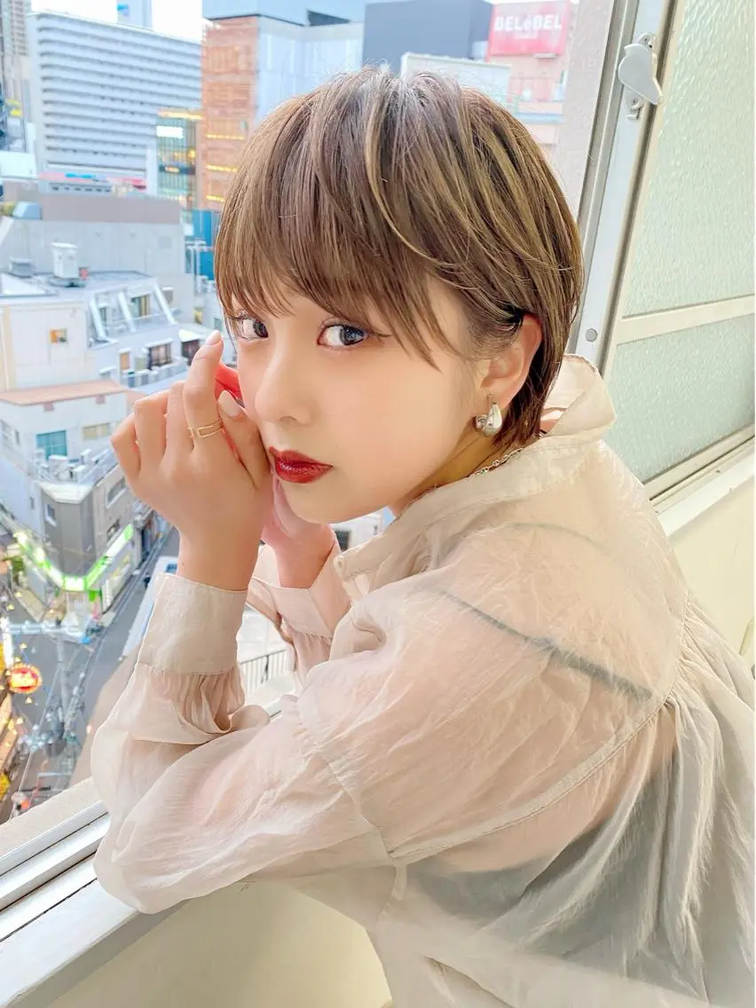 ショート カラー ブリーチ ケアブリーチ ダブルカラー ハイライトカラー イルミナカラー 中北篤志 ショートボブのヘアスタイル