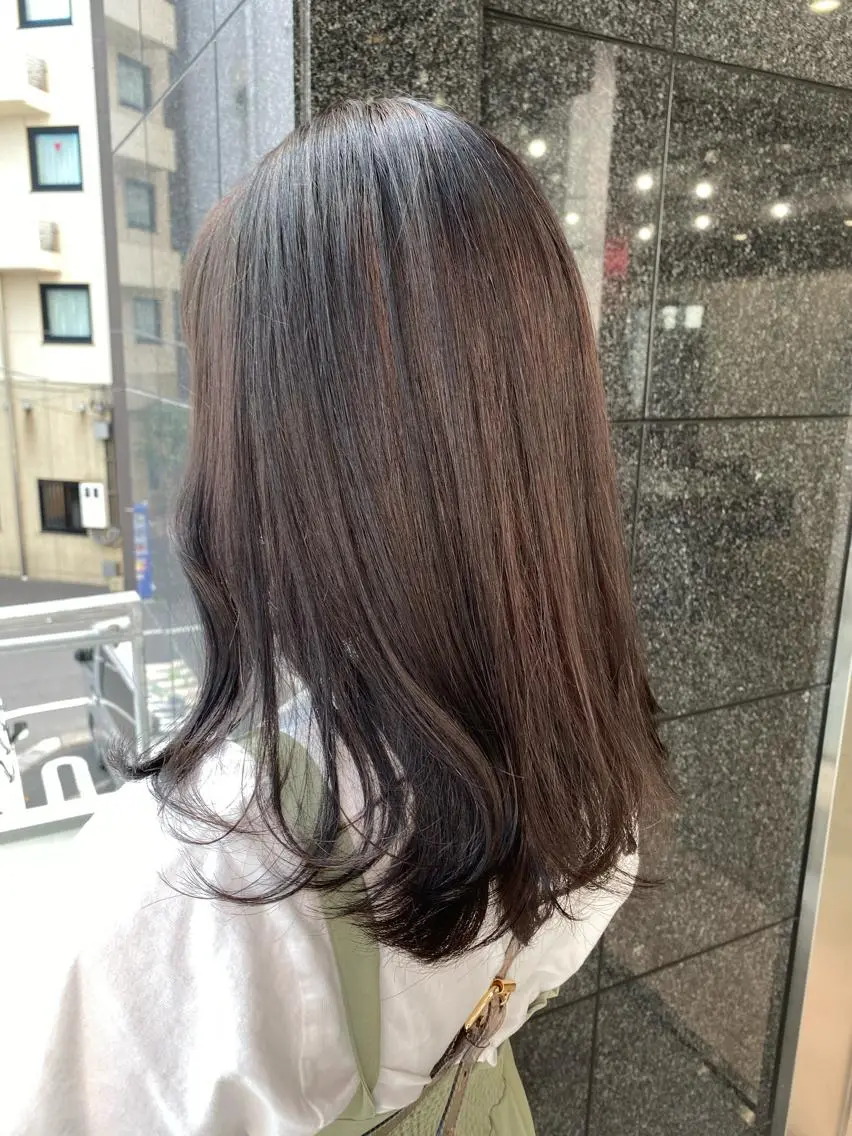 ロング カラー オリーブ/アッシュ やわらか透明感カラーのヘアスタイル