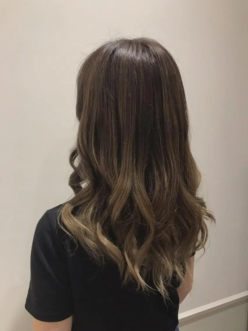ロング カラー グラデーションカラー ヤマナカ エリカのヘアスタイル