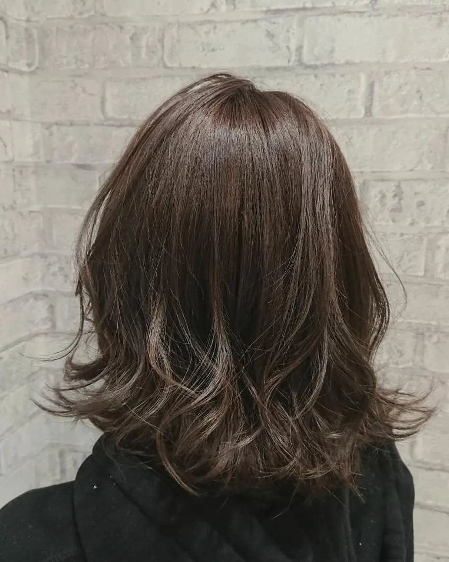 ミディアム カラー ヘアアレンジ アッシュ アッシュグレー ハイライトカラー ボブ ハイライト カット ヘアカラー トリートメント 秋山 幸太のヘアスタイル