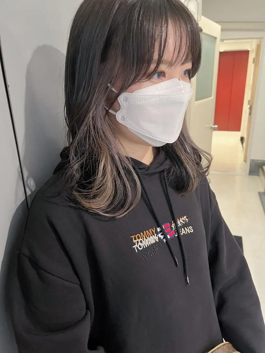 セミロング カラー ヘアアレンジ ベージュカラー イヤリングカラー サイドバング カット ヘアカラー トリートメント 学割有り/清楚/韓国 風/レイヤー/拓朗のヘアスタイル