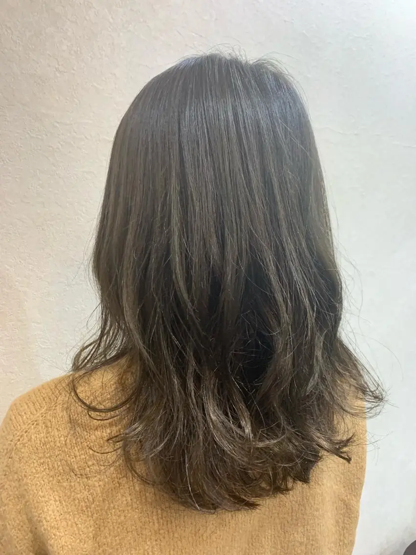 セミロング カラー ヘアカラー トリートメント 髪質改善🩵艶髪 ストレート🩵山口のヘアスタイル