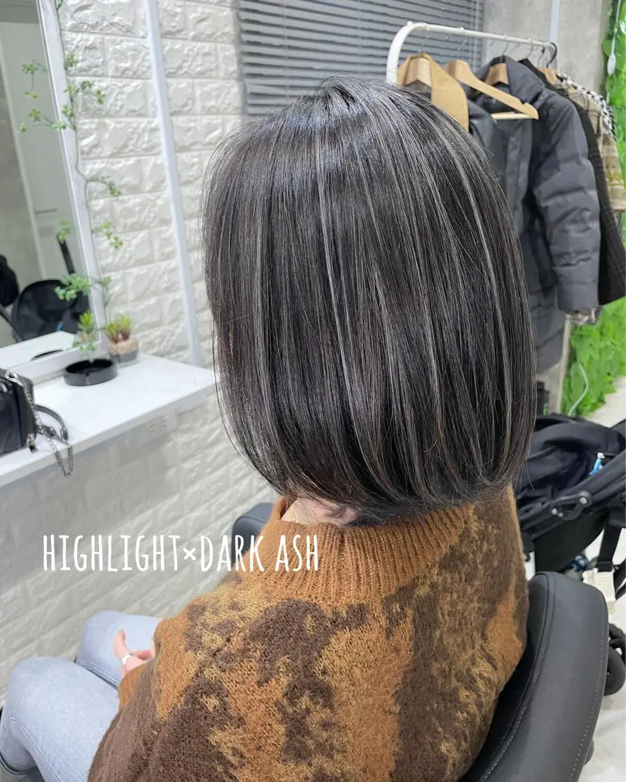 ショート カラー ショートボブ アッシュ ダークアッシュ ハイライトカラー ボブ ヘアカラー トリートメント にしき さんのヘアスタイル