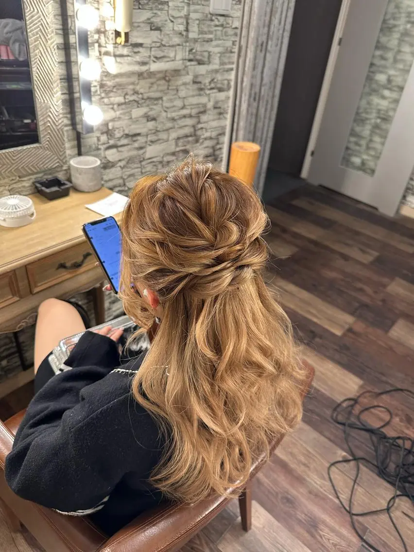 セミロング ヘアアレンジ ハーフアップ hair make  Lucciのヘアスタイル