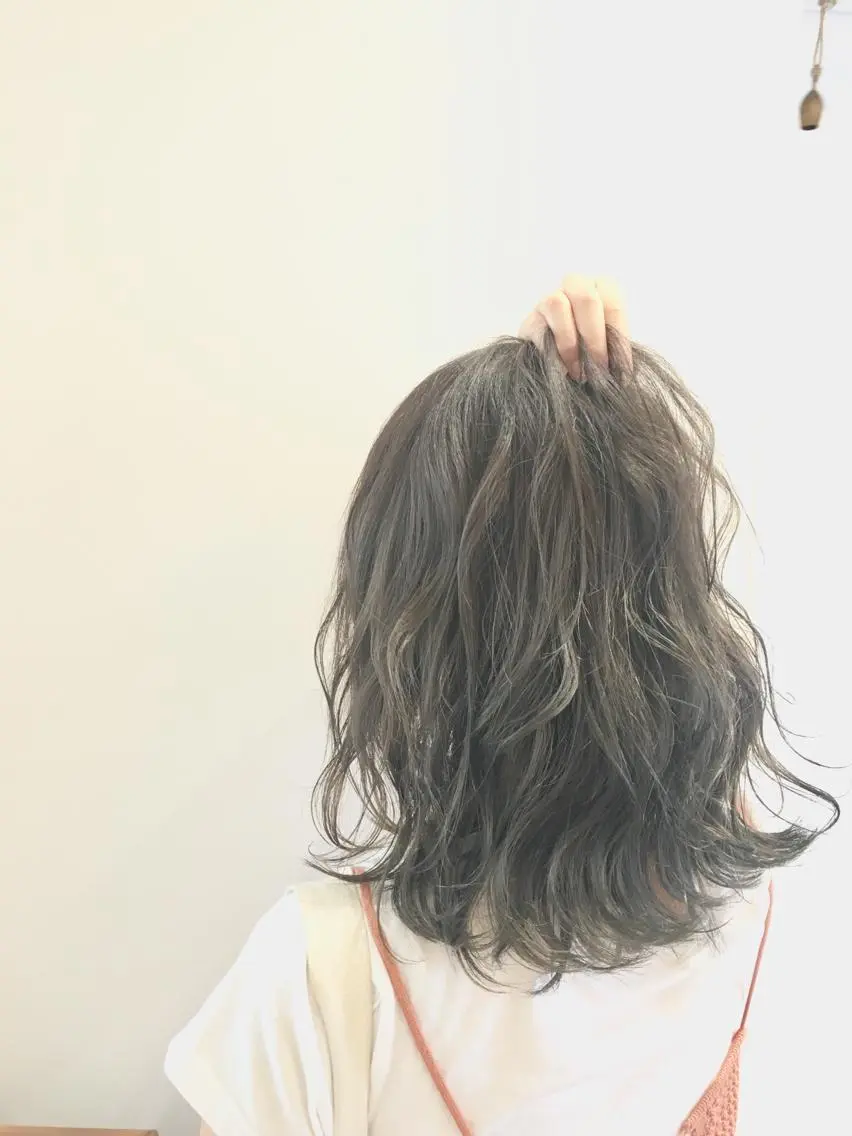 ミディアム カラー パーマ ヘアアレンジ メンズ メンズブリーチ メンズハイライト ブリーチ 透明感カラー グレージュ 福元友梨 ディレクター✂️のヘアスタイル