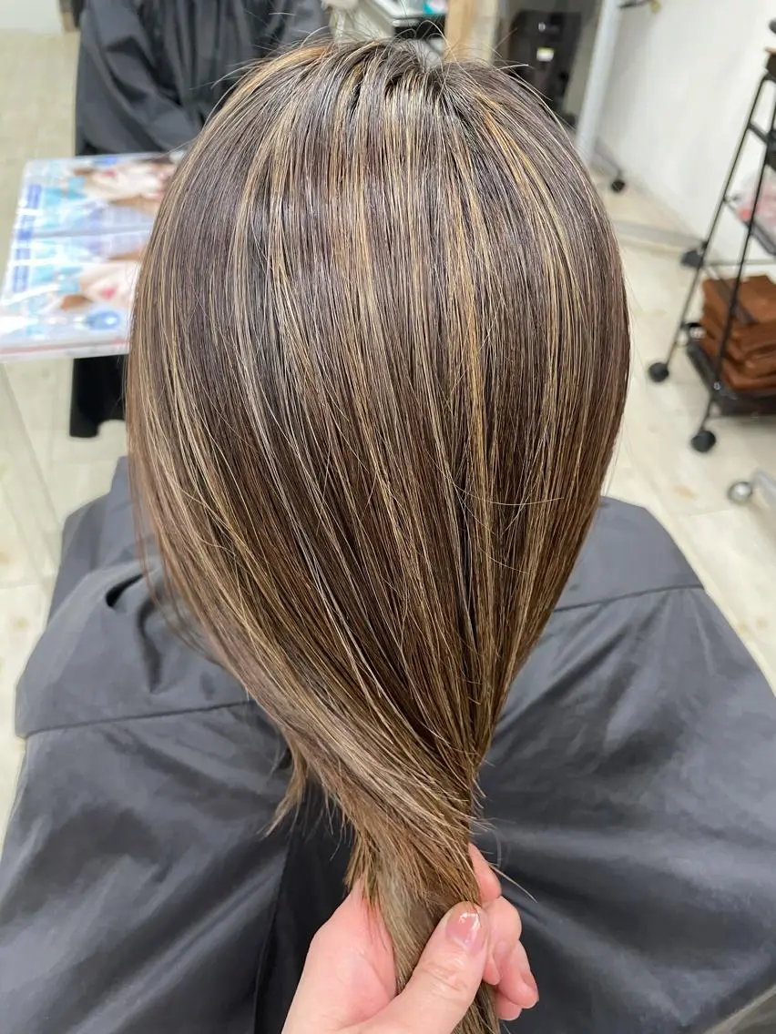 セミロング ハイライト 心斎橋/海外レイヤー 募集中三好玲奈のヘアスタイル