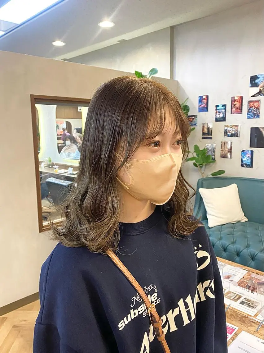 ミディアム カラー パーマ ヘアアレンジ ベージュカラー ハイライトカラー オリーブベージュ ハイライト ハル🌸柔色/ ブリーチなし/艶髪のヘアスタイル