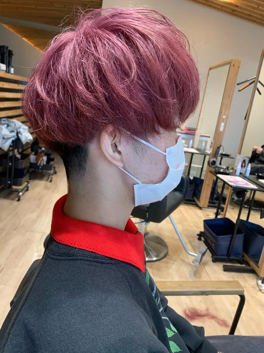 ショート カラー メンズ マッシュ ベージュカラー ピンクカラー ピンクベージュ 大久保 隆蔵のヘアスタイル