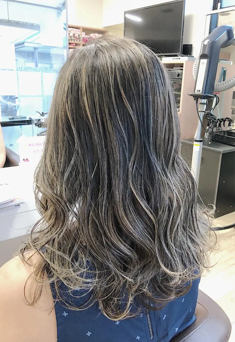 セミロング カラー ハイライトカラー ハイライト ノンダメージ髪質改善 カラー💎/KURAのヘアスタイル