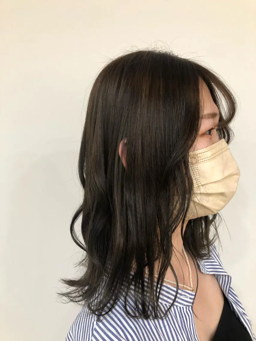 カラー グレージュ オリーブグレージュ オリーブグレー 杉林 莉沙のヘアスタイル