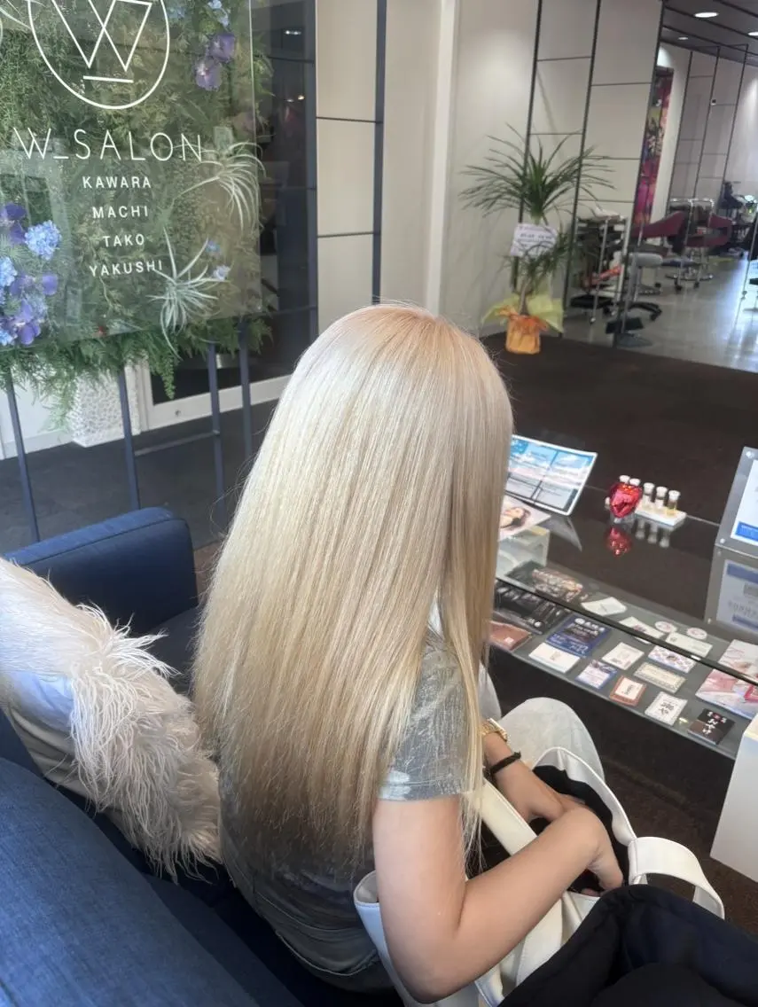 ロング カラー W_SALON CONOCAのヘアスタイル