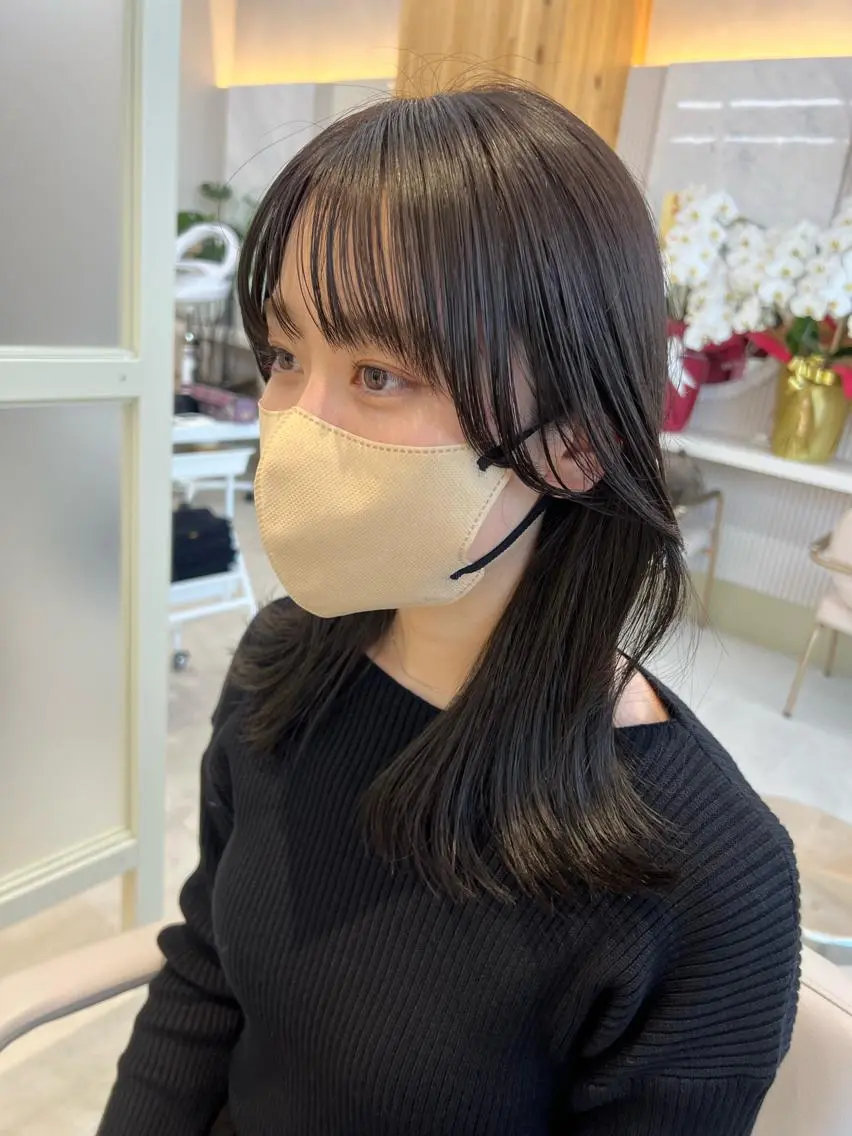ミディアム カラー 切りっぱなしボブ ブリーチ グレージュ ハイトーンカラー ボブ カット ヘアカラー トリートメント レイヤー専門家 ダブルカラー修のヘアスタイル