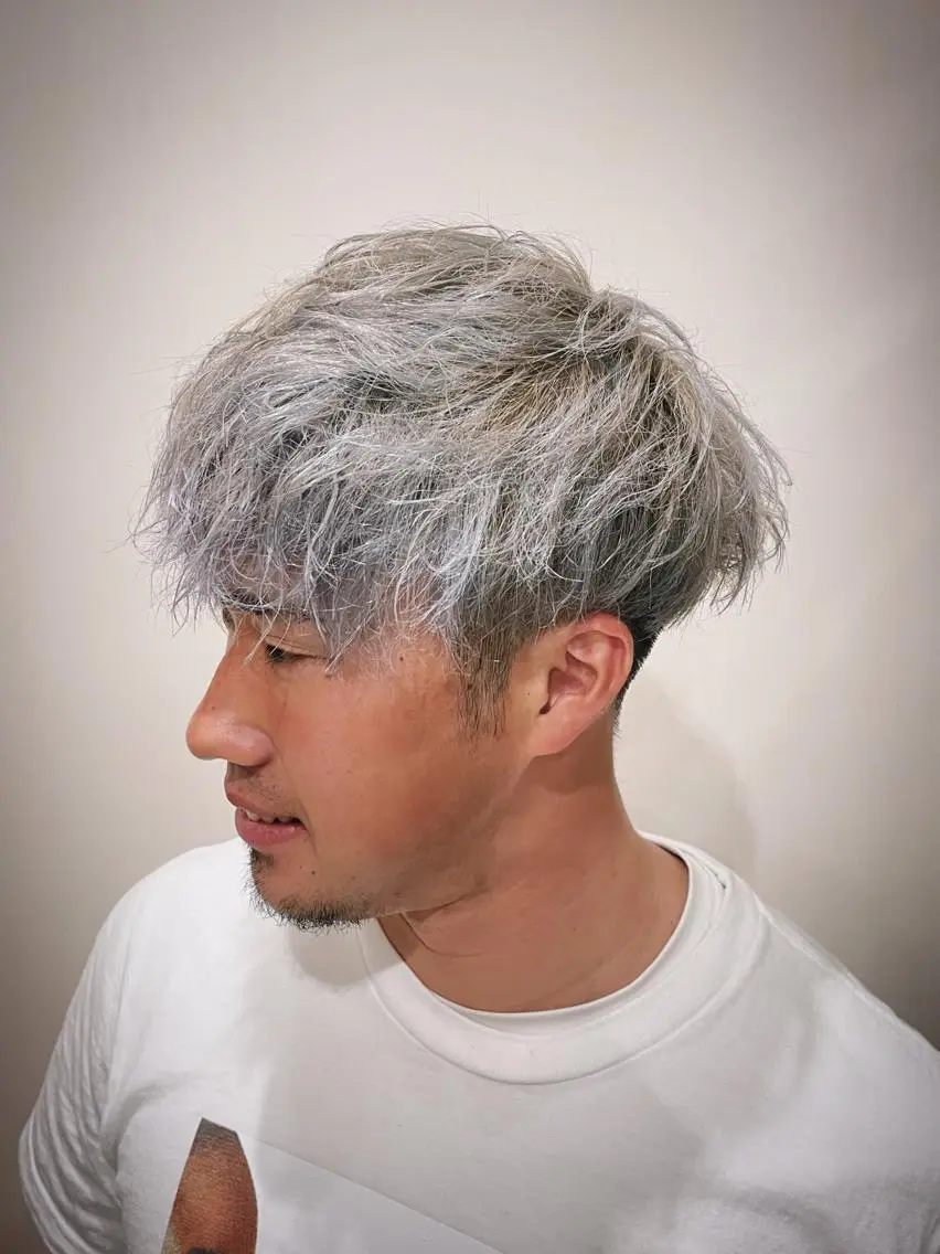 ショート カラー メンズ シルバー ホワイトシルバー 新宿メンズヘア 原田睦人のヘアスタイル