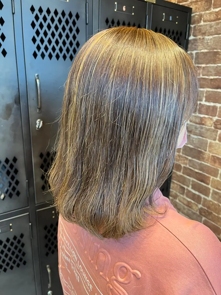 セミロング カラー パーマ ヘアアレンジ メンズ キッズ ネイル マツエク・マツパ アイブロウ メンズハイライト メンズパーマ セミロングパーマ ブラウンカラー ケアカラー 久木原 ゆりのヘアスタイル
