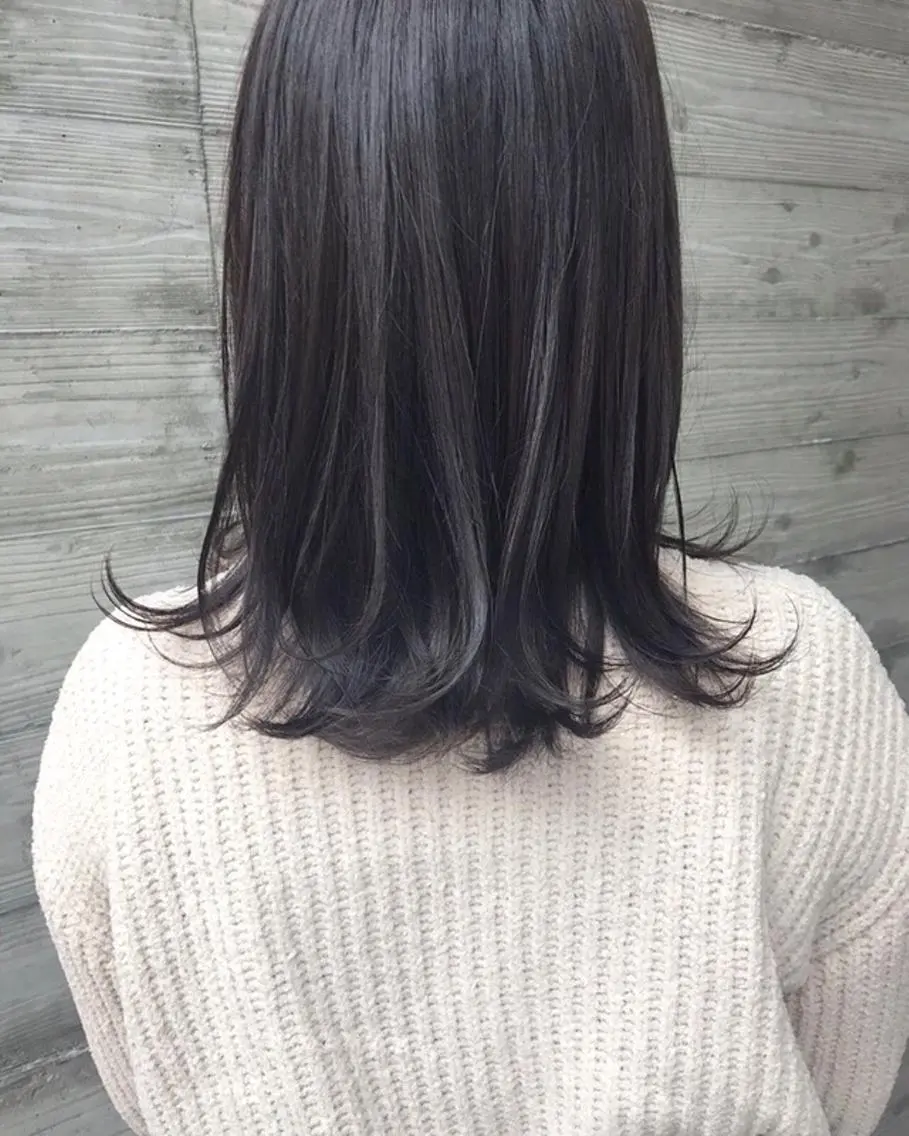 ミディアム カラー アッシュ アッシュグレー クニモトハルナ ボブ/柔らかカラーのヘアスタイル
