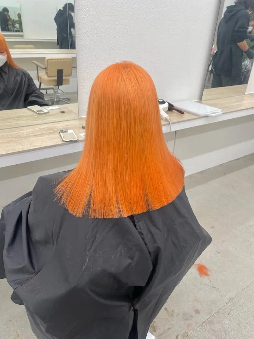 セミロング カラー ブリーチ オレンジ ✅ケアブリーチ✅ トヨオカ ノブヒデのヘアスタイル