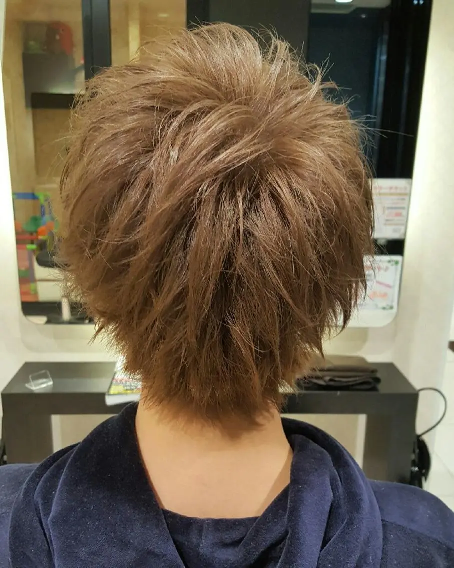 ショート カラー アッシュ ベージュカラー ブリーチ 秋山 幸太のヘアスタイル