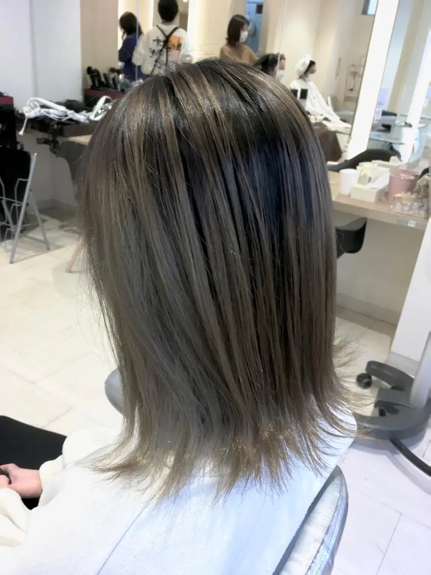 ミディアム カラー バレイヤージュ デザインカラー レイヤーカット 森島 雅之のヘアスタイル
