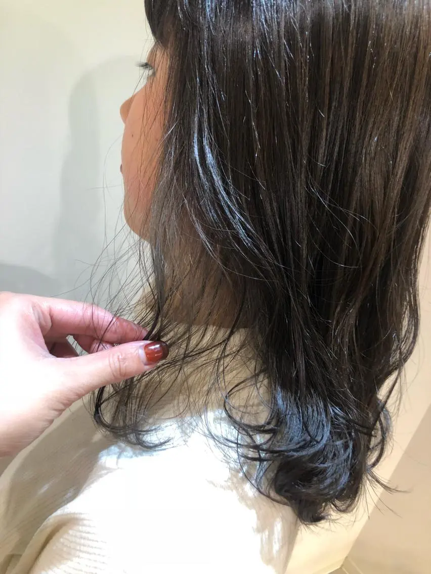 ミディアム カラー グレージュ インナーカラー カット ヘアカラー トリートメント scene. haraのヘアスタイル