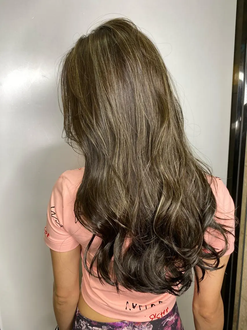 ロング カラー ハイライトカラー ハイライト カット ヘアカラー トリートメント リピート率No.1✨ ユウキのヘアスタイル