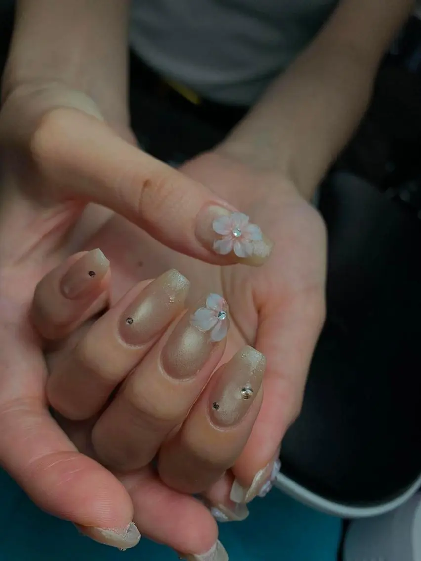 ネイル アートネイル オーロラネイル フレンチネイル ジェルネイル ガラスフレンチ JISOO ANA.CHUOのネイルデザイン