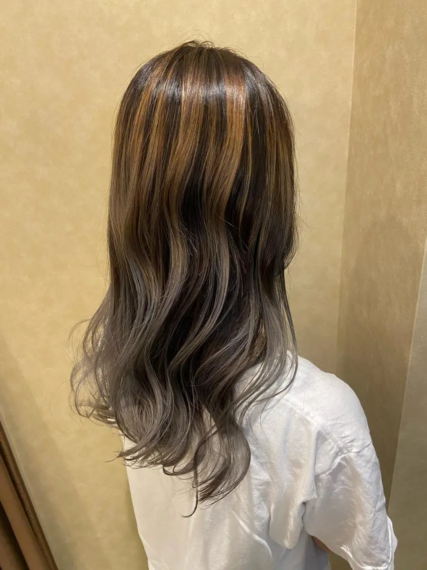 セミロング カラー バレイヤージュ レイヤーカット 小林 亜紀のヘアスタイル