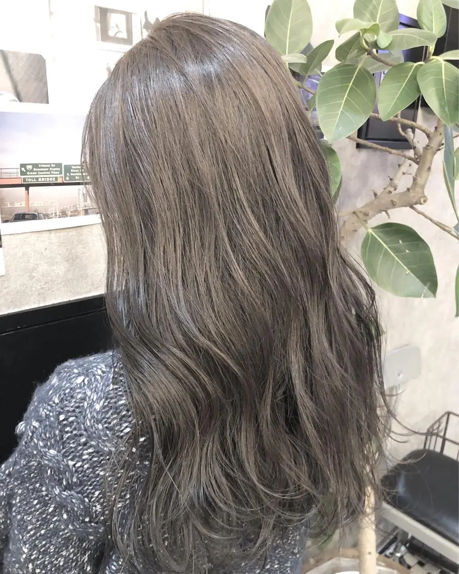 ロング カラー 顔周りレイヤーカット ブリーチminamiのヘアスタイル