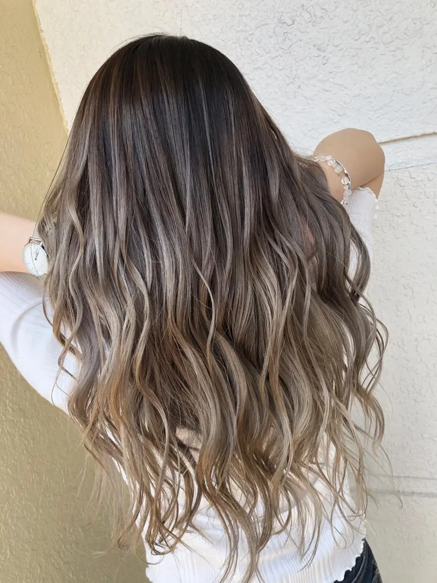 ロング カラー バレイヤージュ グラデーションカラー レイヤーカット ヘアカラー レイヤーカット匠 イソザキノリユキのヘアスタイル