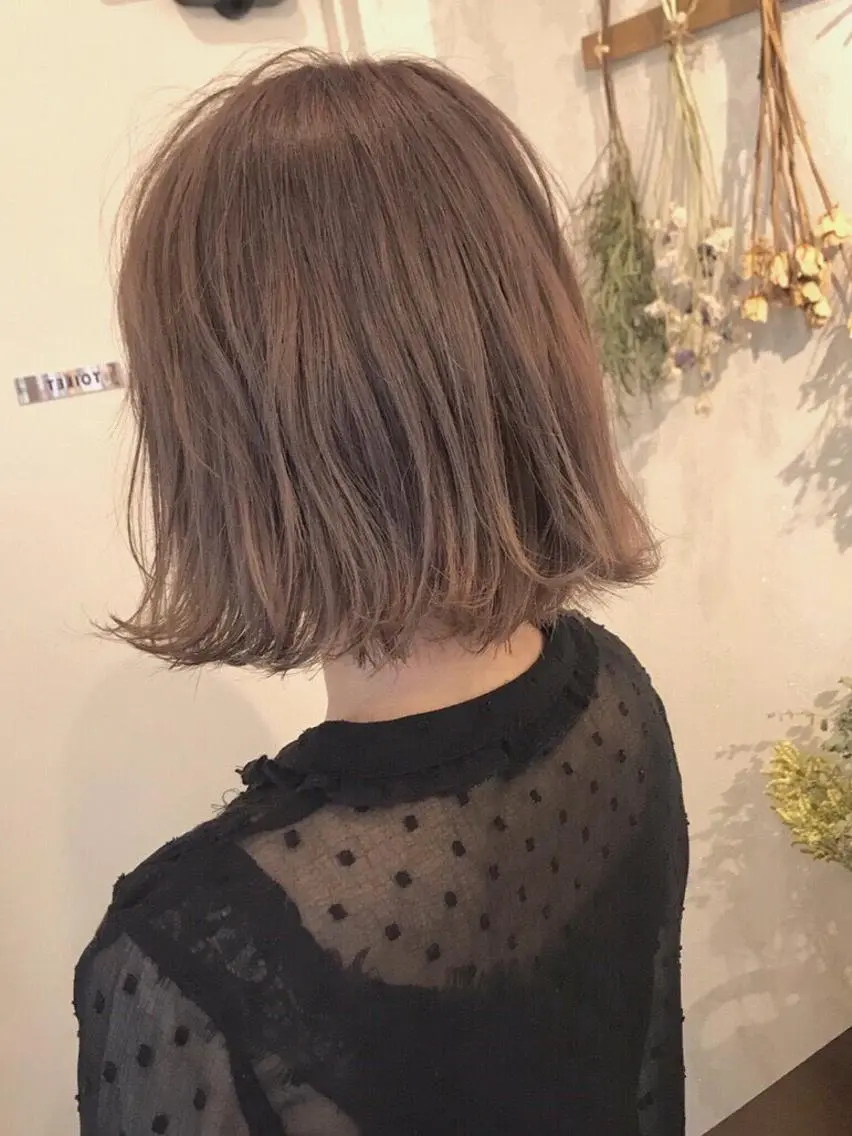 ショート カラー ベージュカラー ミルクティーベージュ ヘアカラー トリートメント lani ブリーチ /ダブルカラーのヘアスタイル