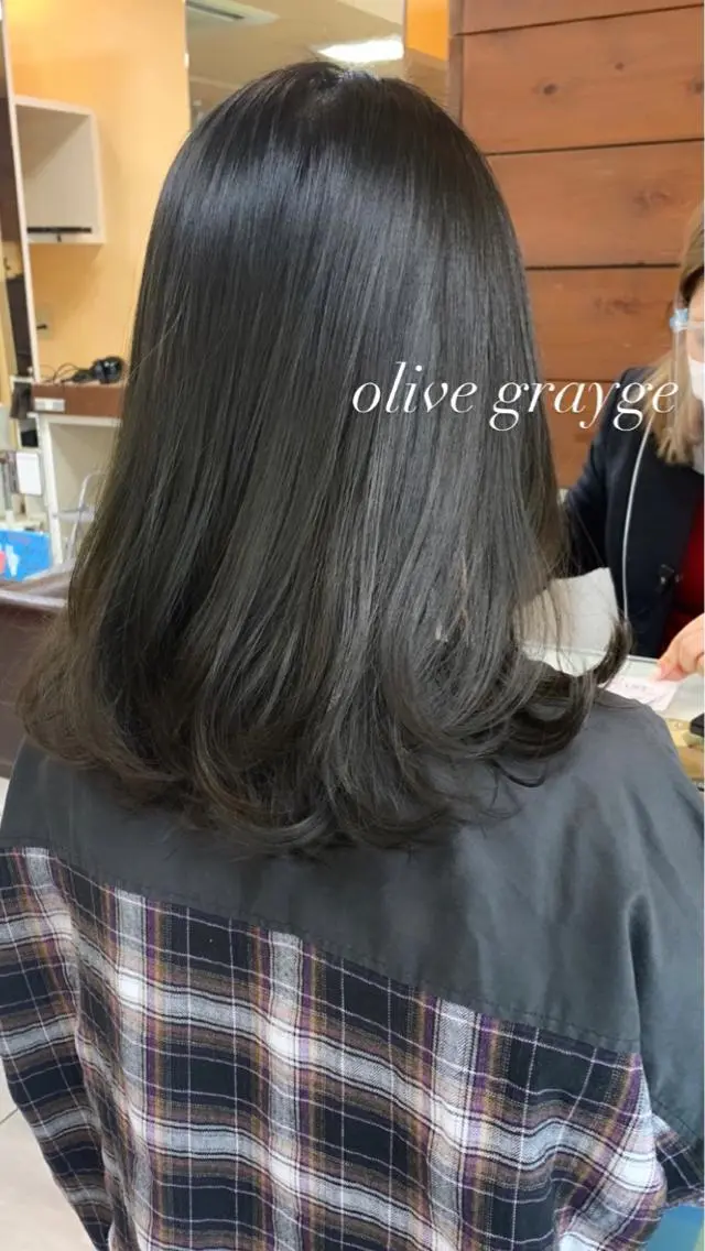 ミディアム レイヤー/艶髪カラー 森本くるみのヘアスタイル