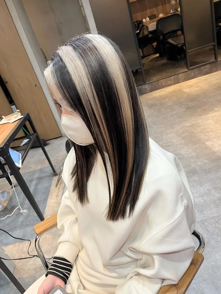セミロング カラー ブリーチ 阪田 素規のヘアスタイル